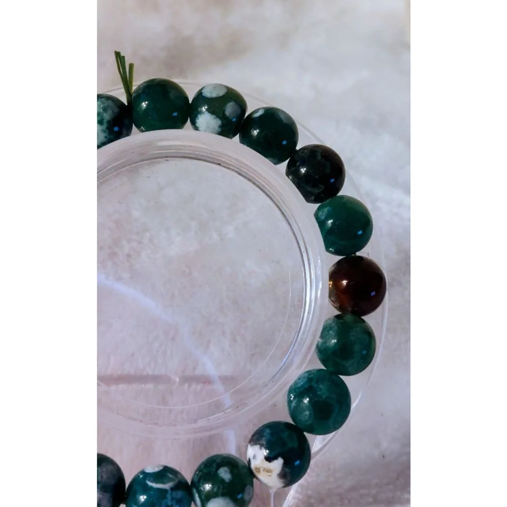 Unbranded stunning green